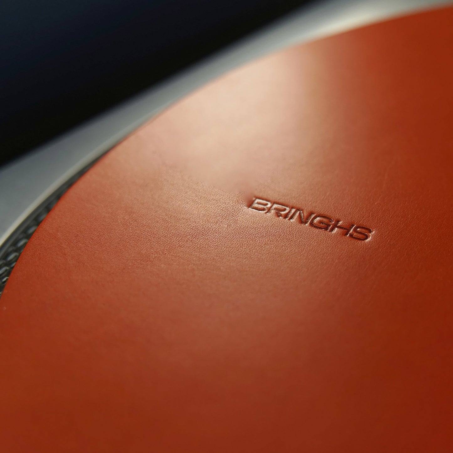 Le Couvre-plateau Carmin