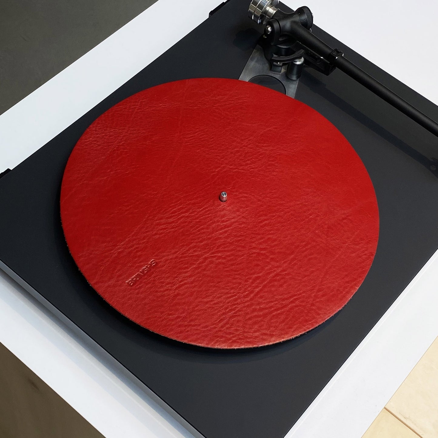 Le Couvre-plateau Carmin grainé