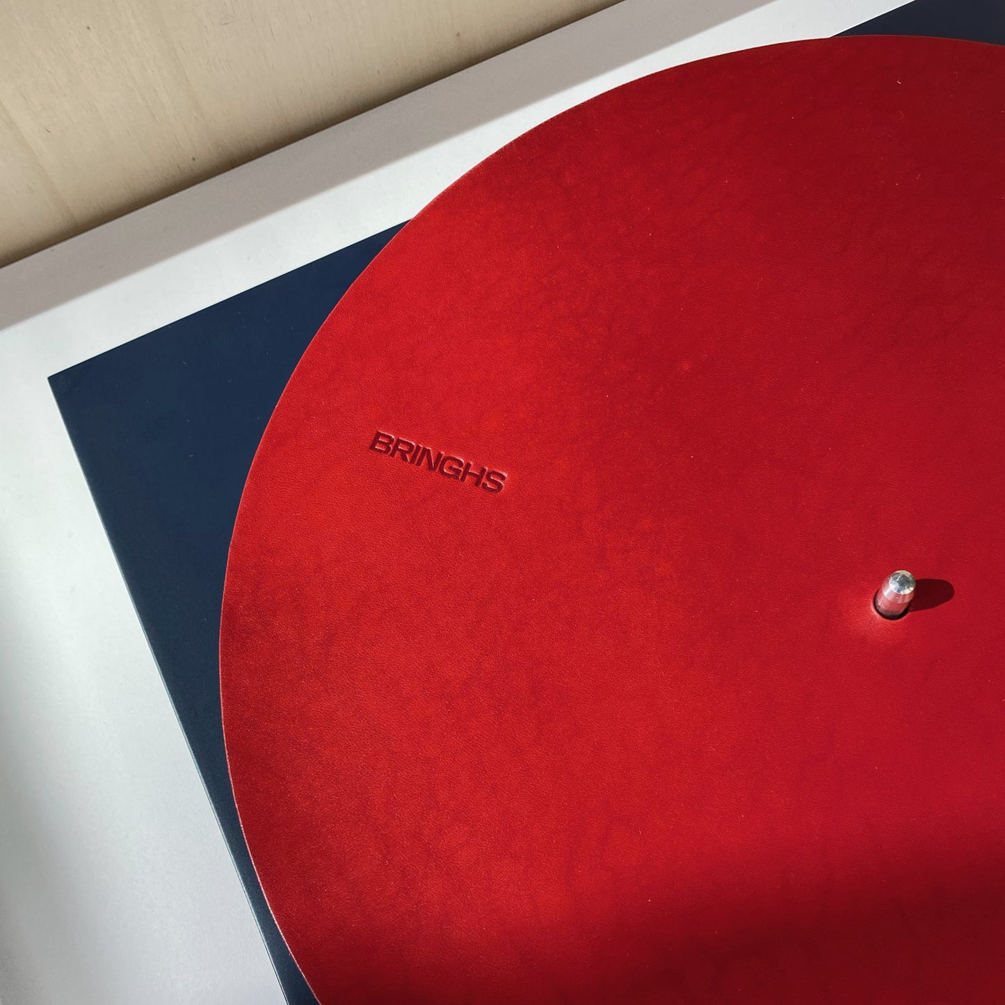 Le Couvre-plateau Carmin