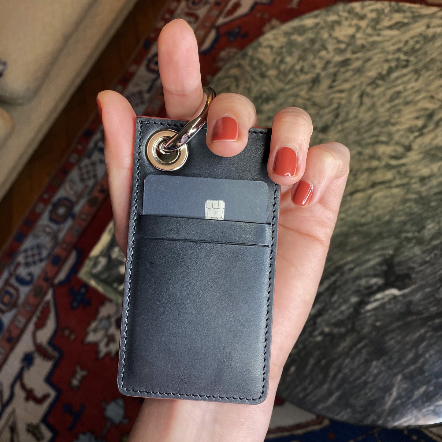 Le porte-cartes en cuir